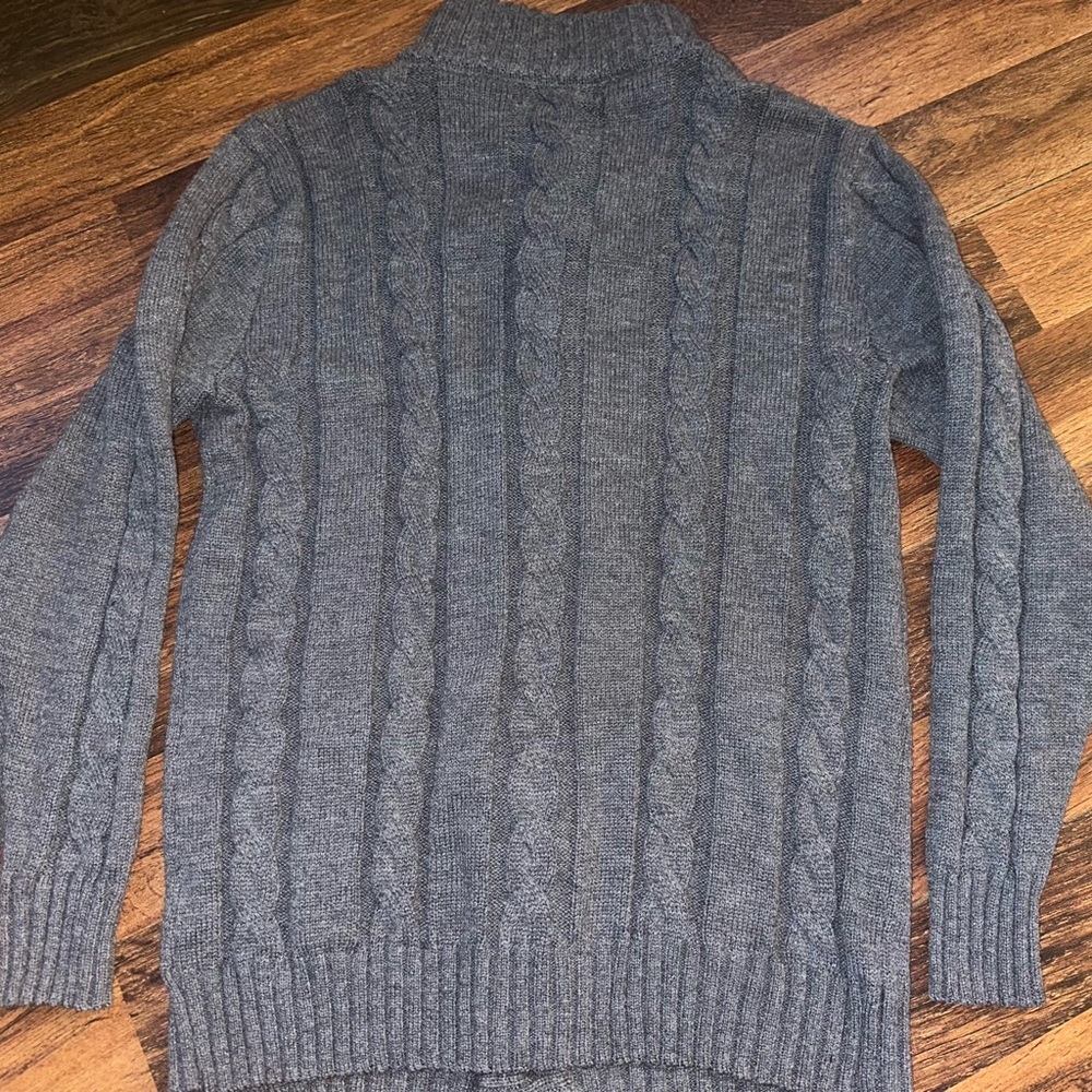 Men'sGray Cable Knit Sweater - Picture 7 of 7